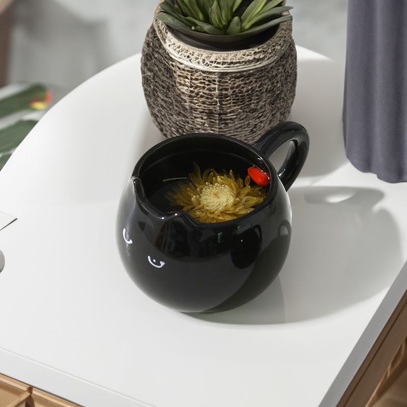 Adorable hand - painted cat - shaped ceramic mug, perfect for coffee or tea — image 6