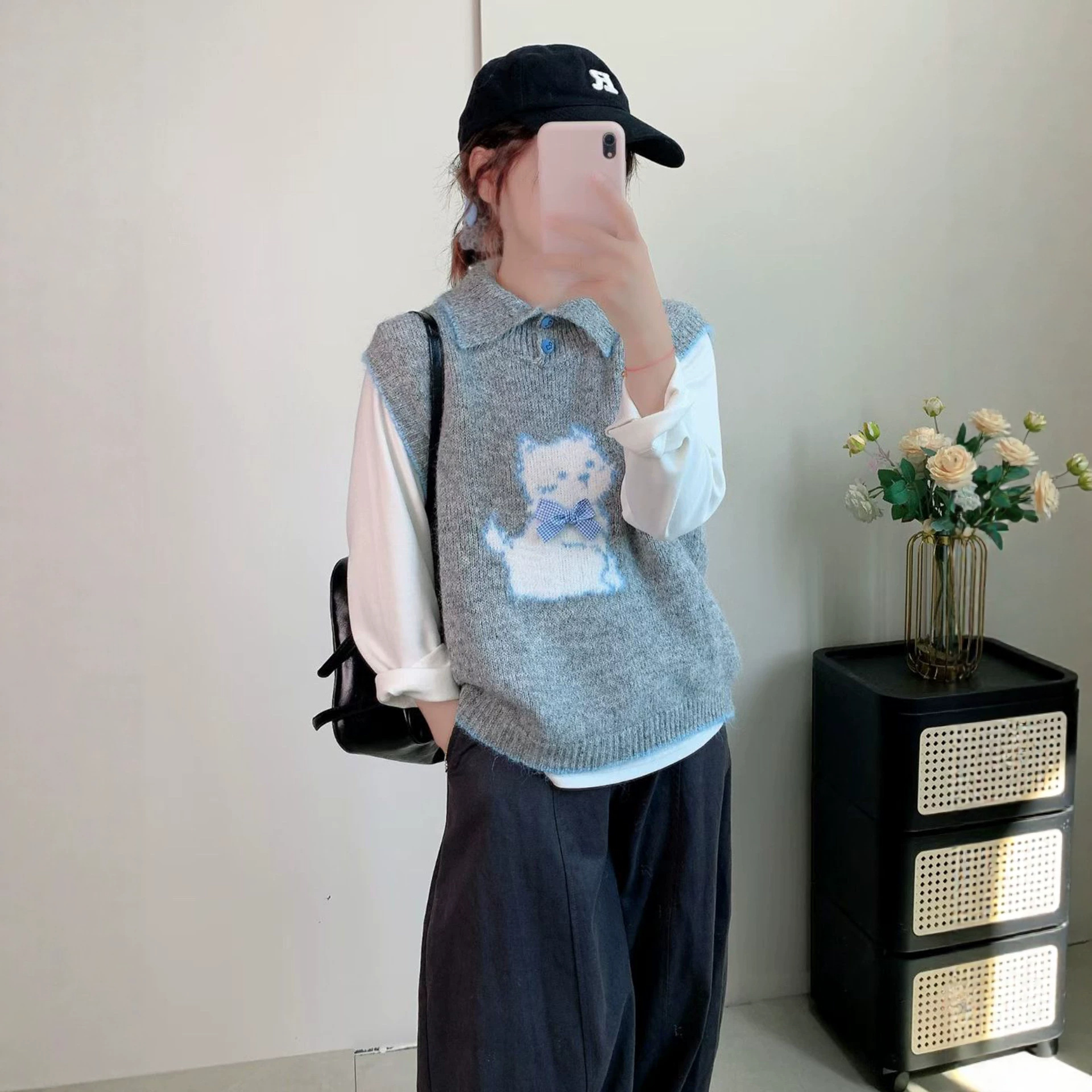 Cute Cat Print Pullover Lapel Sleeveless Knit Vest for Women — image 4
