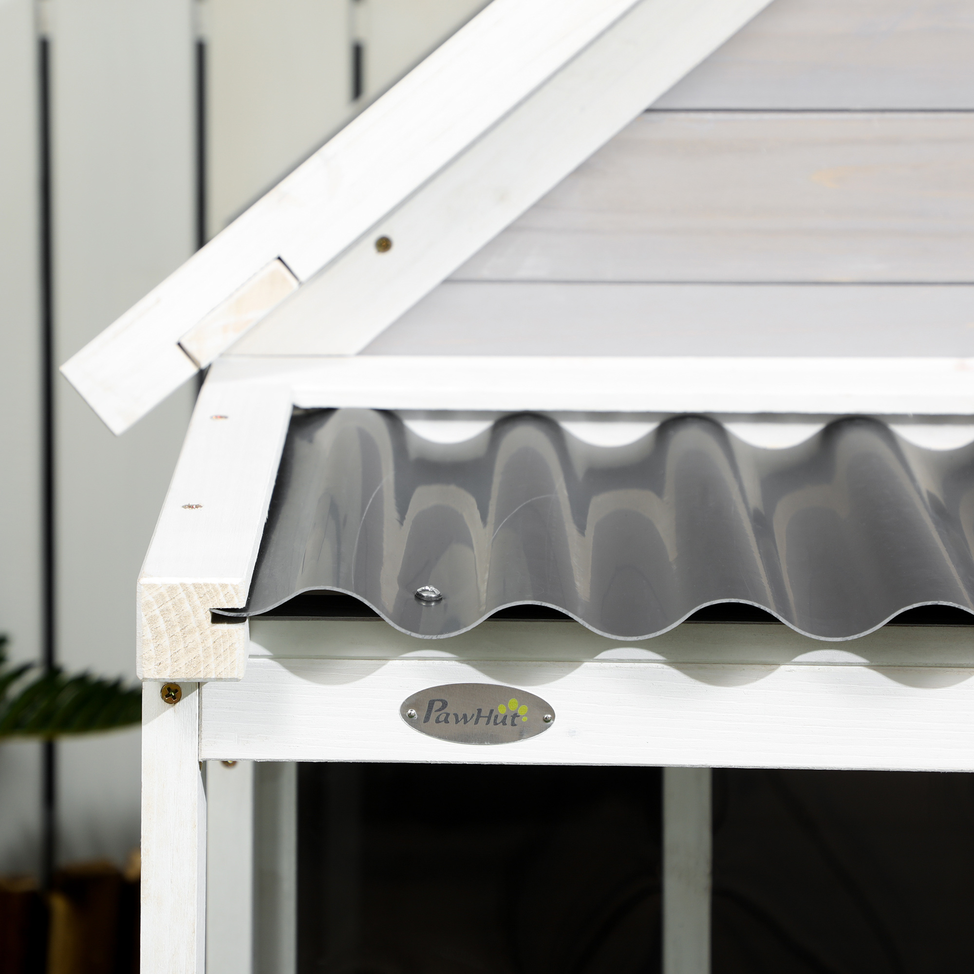 Casa de Perro en Madera con Porche, Casa para Perros al Aire Libre con Techo Inclinado, Puerta y Ventanas para Perros de Mediano a Grande Tamaño — imagen 5