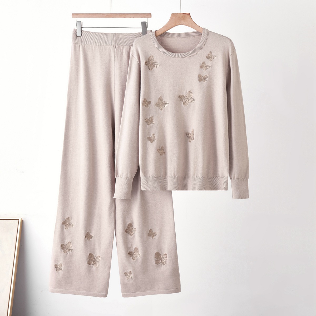 Chic Knitwear Set for Women, Casual Butterfly Embroidery Two-Piece Outfit, Lazy Style, Slim Fit — image 7