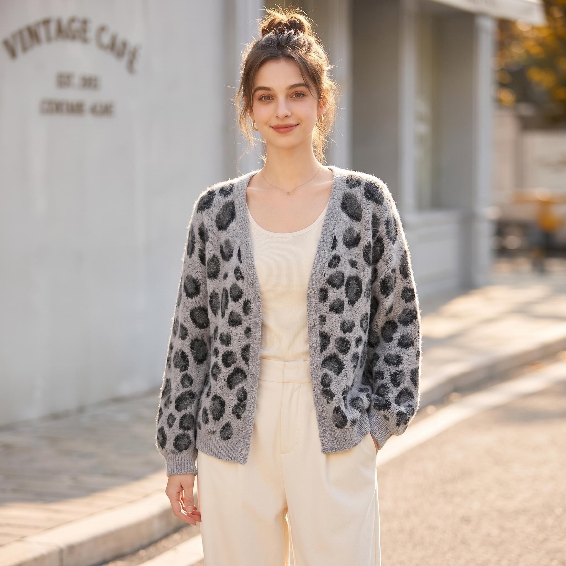 Leopard print V-neck sweater — image 3