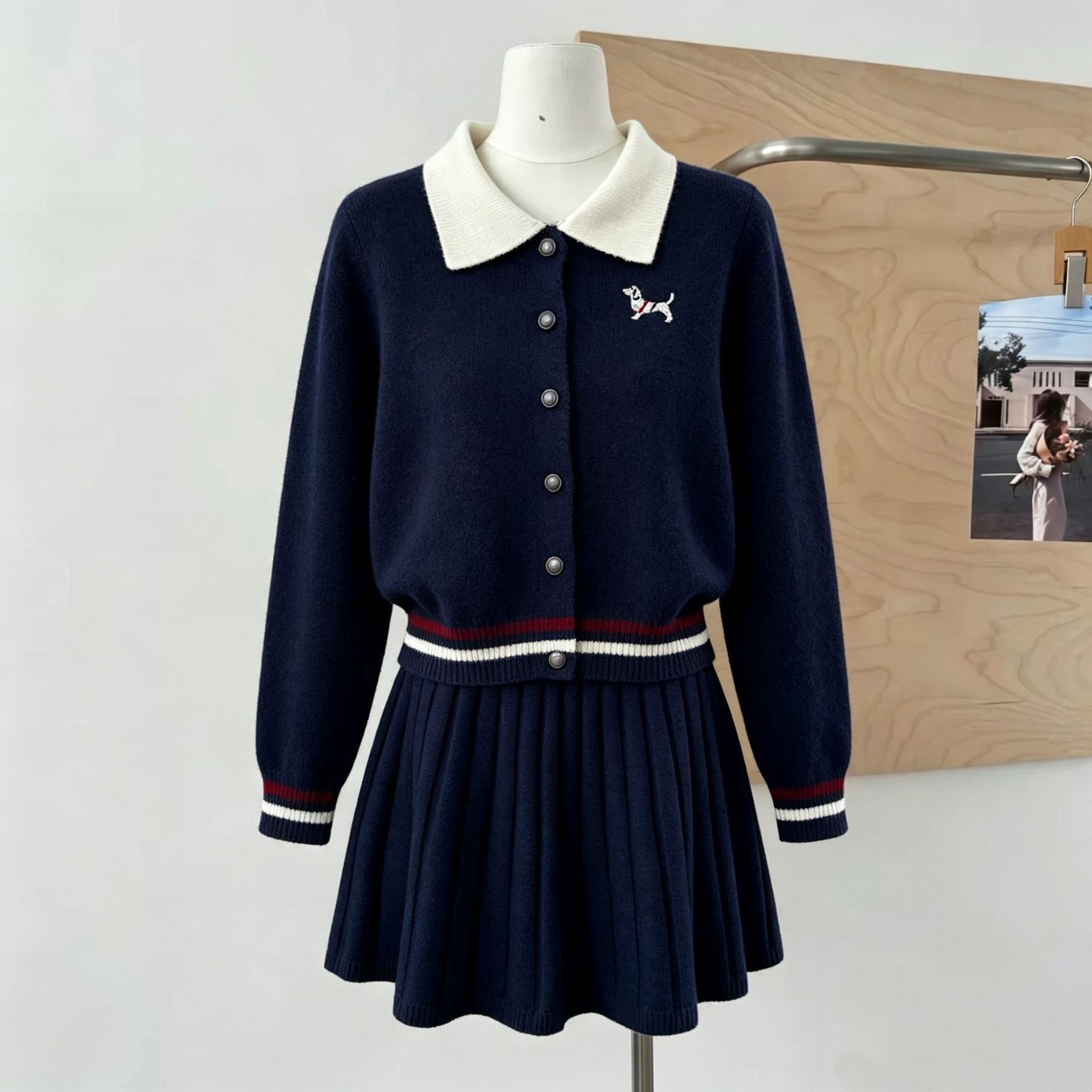 Small dog embroidery contrasting collar needle sweater — image 5