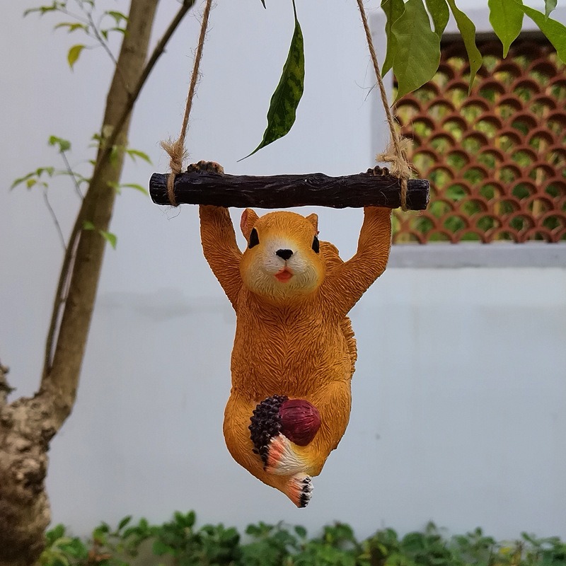 Garden courtyard outdoor decoration squirrel resin pendant — image 6