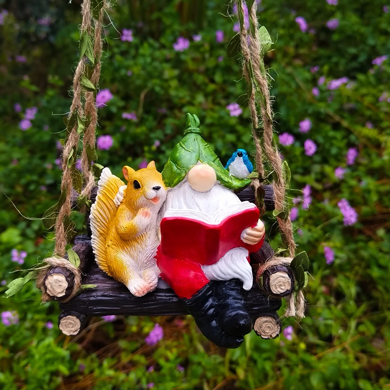 Outdoor Squirrel Elf Reading Hanger — image 4