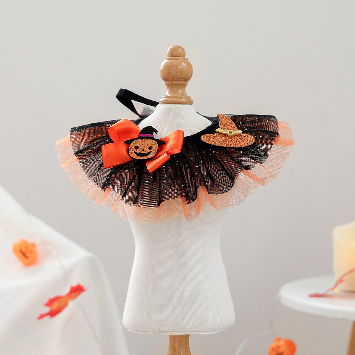 Bib de Goteo para Perros Pequeños con Disfraz de Brujo de Halloween — imagen 3