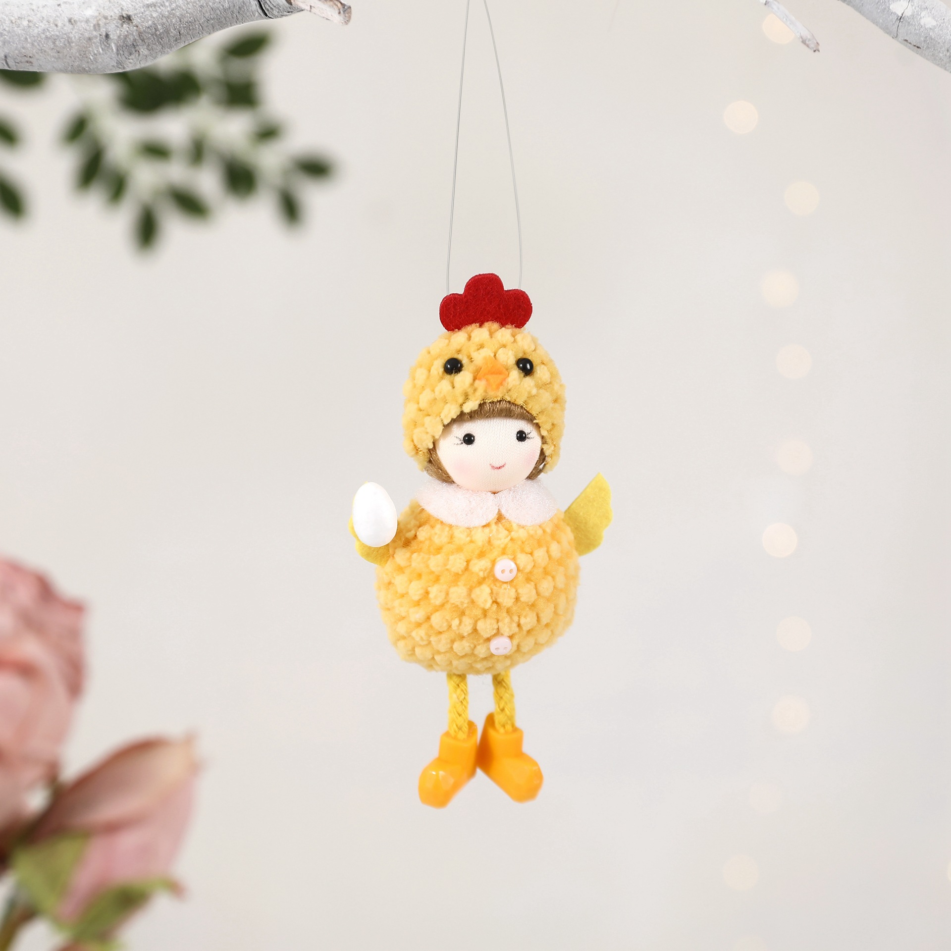 Sombrero de Pollo Pascuas con Niña en el Estómago que Sostiene Huevo de Pascua, Decoración para Escenario de Fiesta — imagen 3