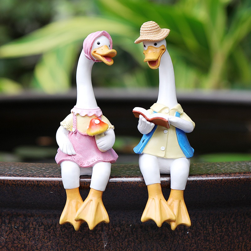 2 Pcs Sitting Couple Duck Garden Statues Outdoor Fence Decor Cute Resin Ducks — image 2