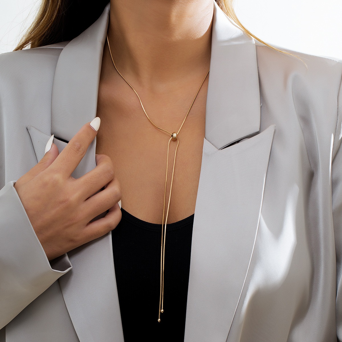 Collar largo con borla simple y versátil, con cadena de hueso de serpiente metálica cuadrada ajustable y de moda — imagen 5