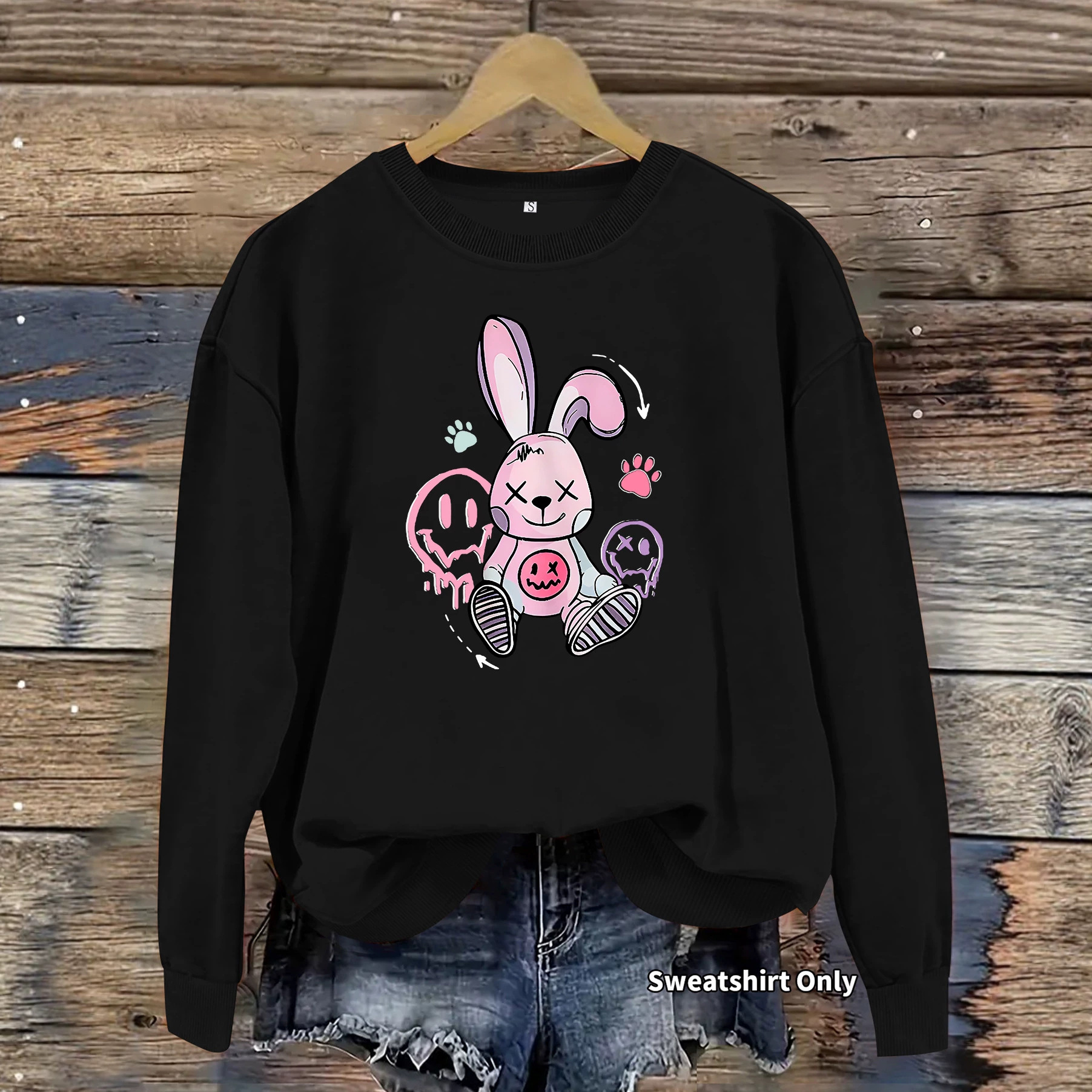 Graffiti rabbit print round neck fleece hoodie — image 3