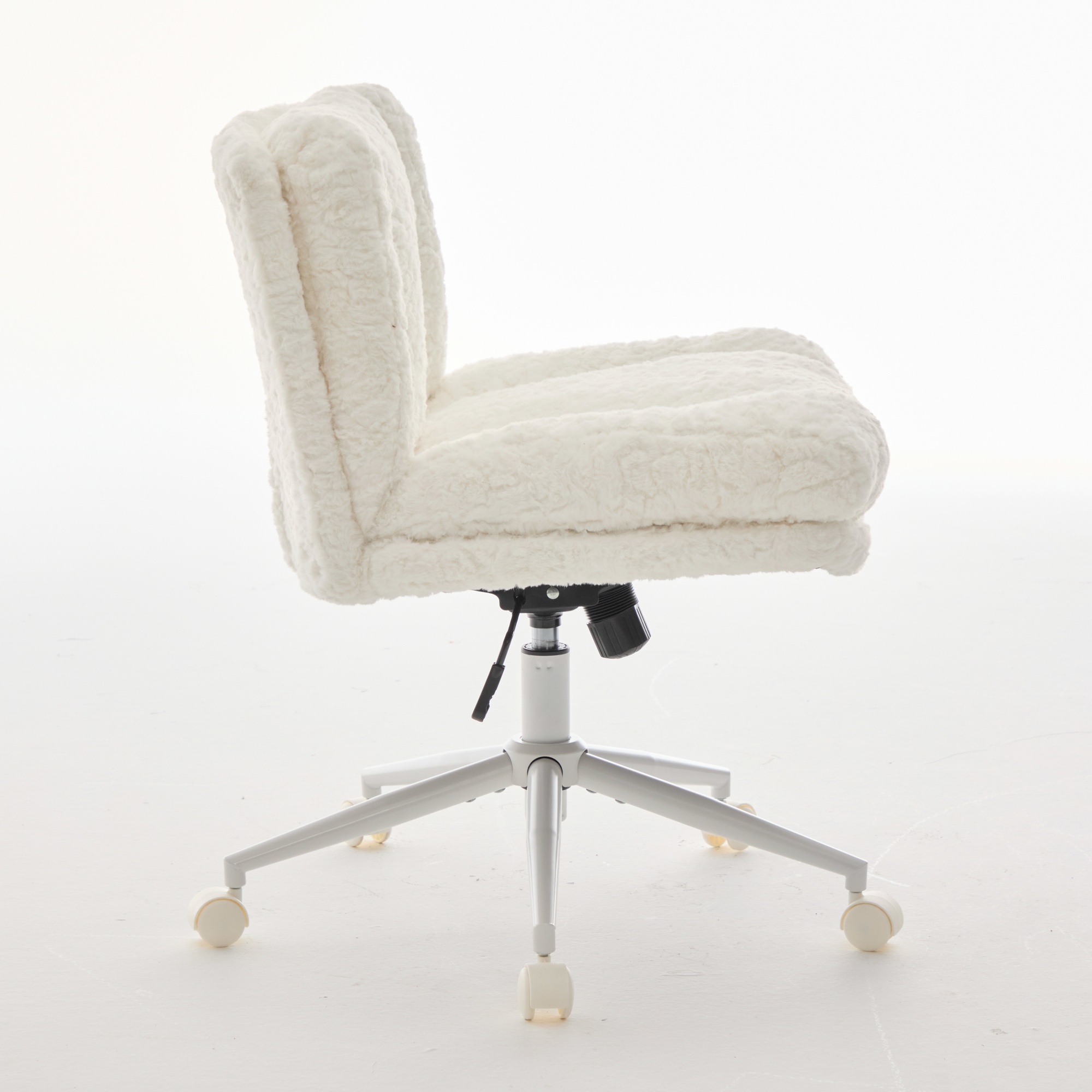 Silla de Oficina con Asiento más Ancho de 26.4 Pulgadas, Silla para Hogar con Pelo de Conejo Artificial y Base Metálica, Silla de Escritorio Regulable con Giratorio y para Vestidor en Crema — imagen 6