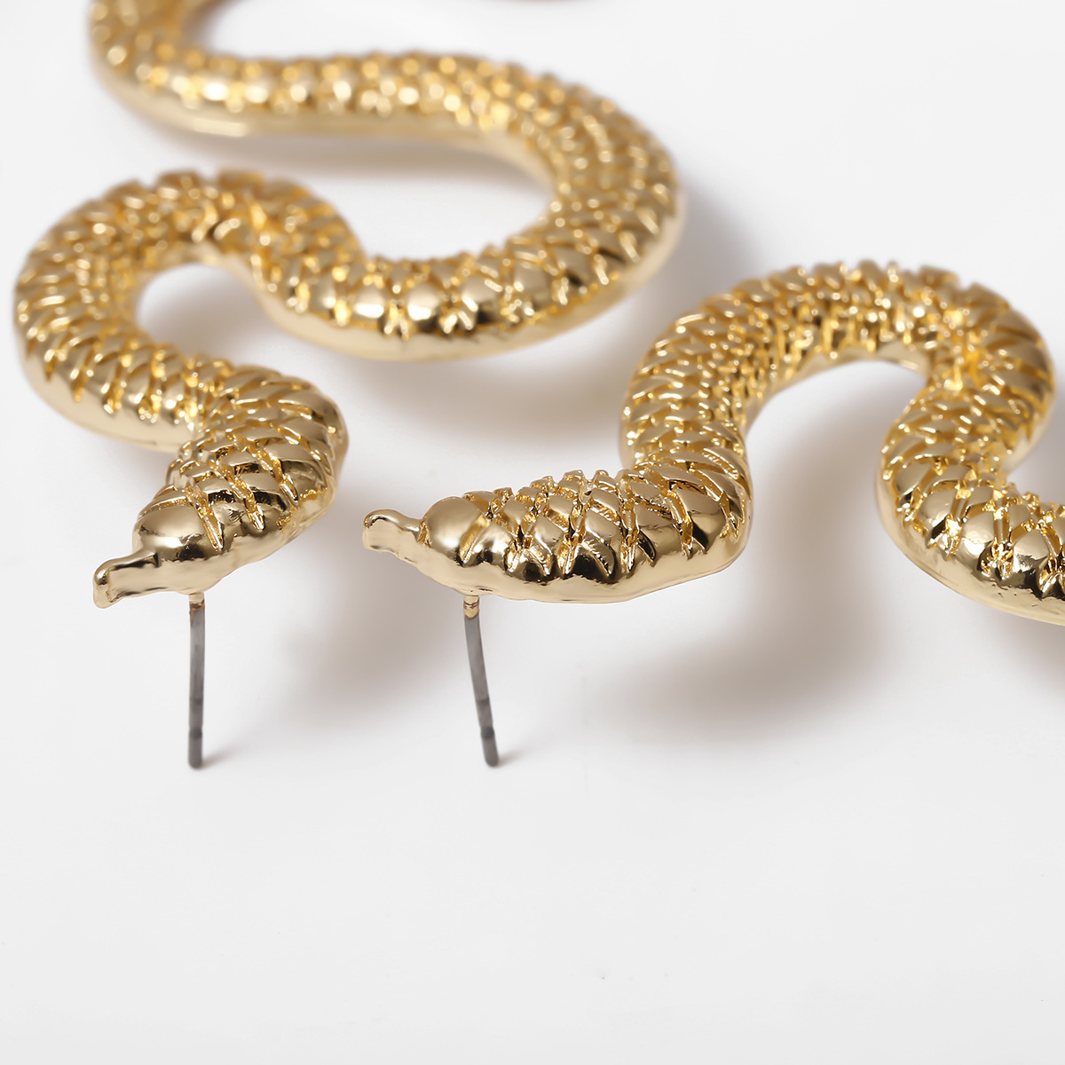 Personality twisted geometric hip-hop earrings women exaggerated snake-shaped fashion embossed long earrings — image 4