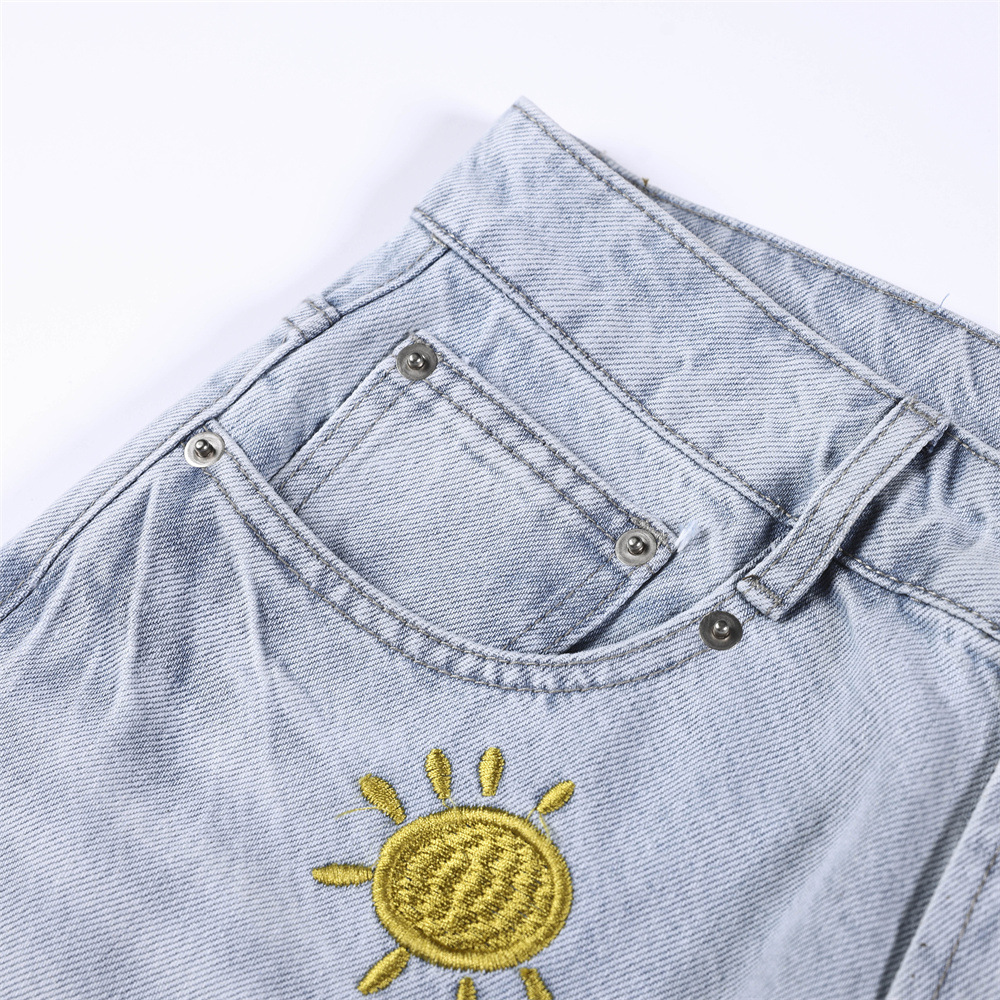 Cartoon horse embroidery light colored washed denim shorts — image 4