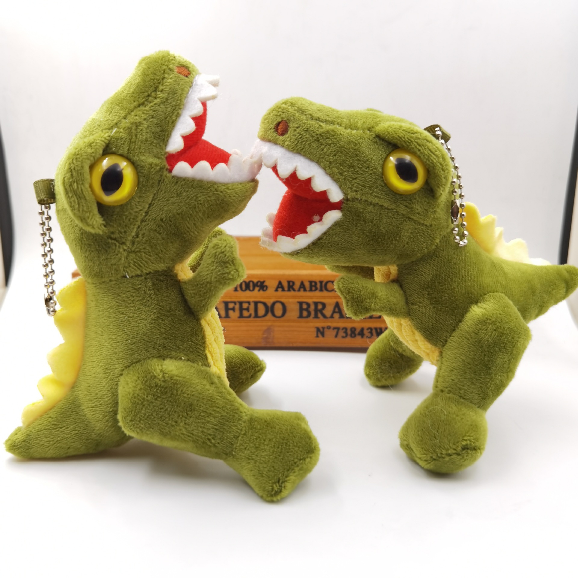 Dinosaurio de Red Plástico con Cuerda Colorida - Muñeca de Peluche para Niños - Cadena de Clave o Pendiente para Mochila — imagen 2