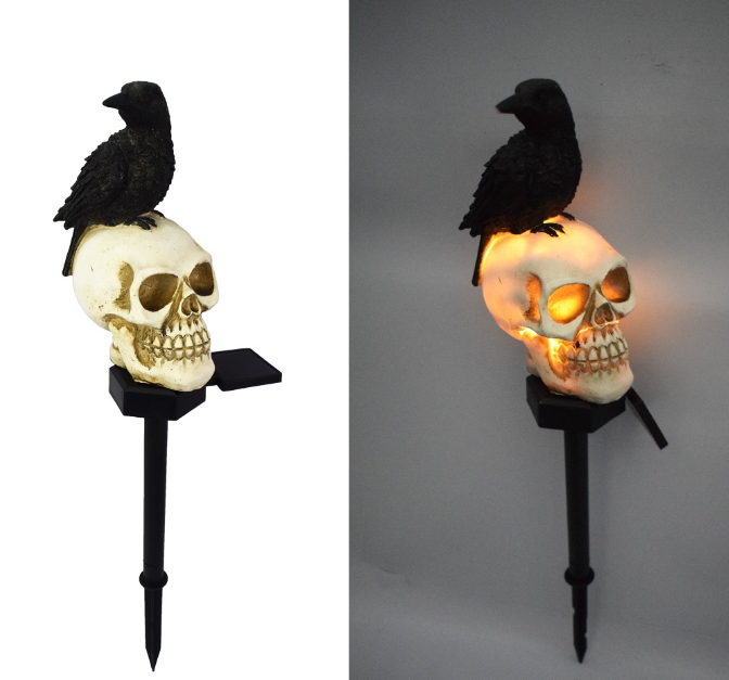 Halloween new outdoor solar garden light resin courtyard landscape insert skull crow atmosphere decorative light — image 3