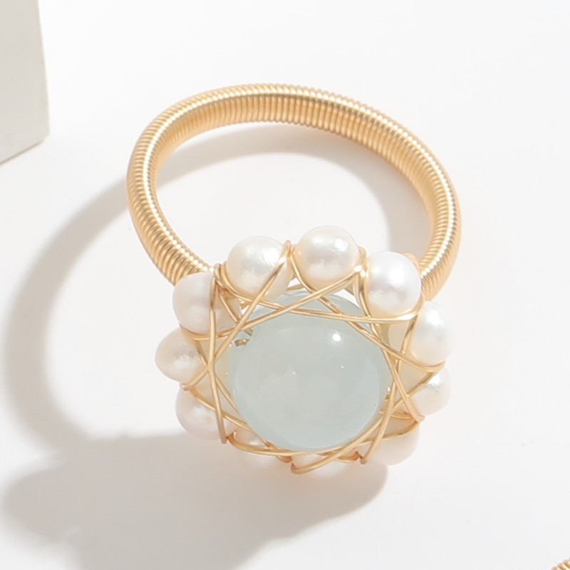 Anillo de Perlas Naturales de Agua en Mármol Rojo con Oro 14K Envuelto a Mano — imagen 7
