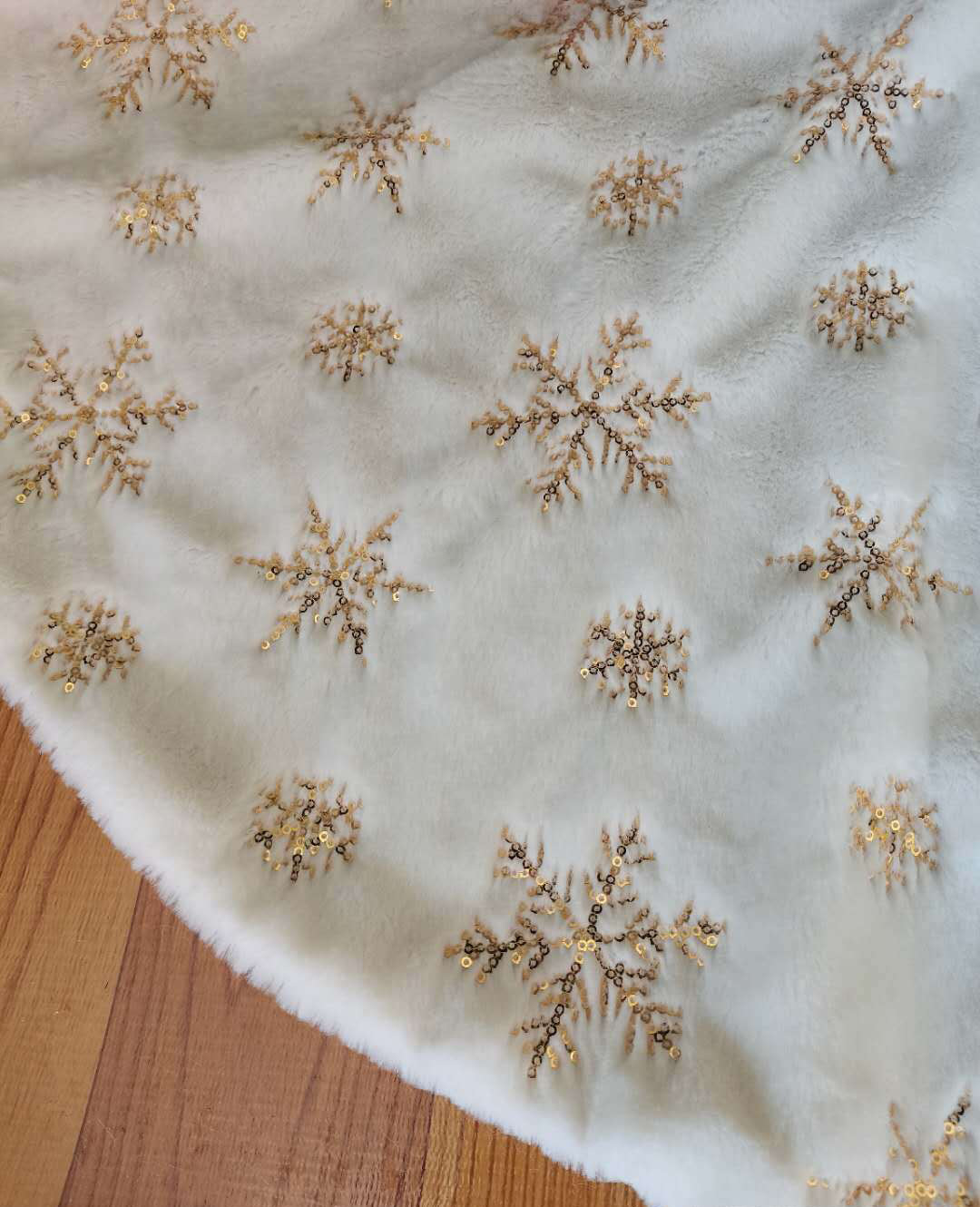 Christmas Decoration Supplies Pure White Falling Water Rabbit Fluffy Snowflake Christmas Tree Skirt Long Hair Section Tree Skirt — image 3