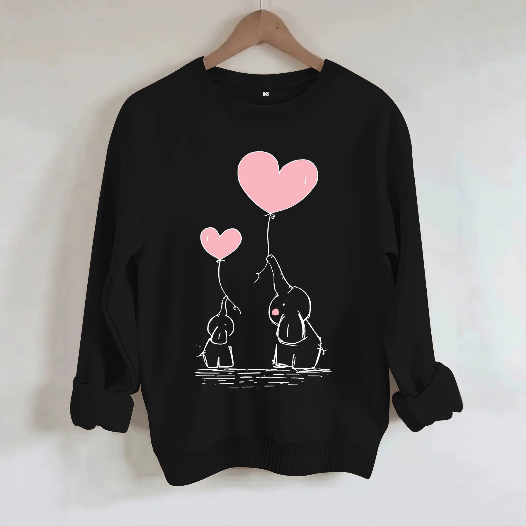 Round neck hoodie with female elephant and pink heart print — image 5