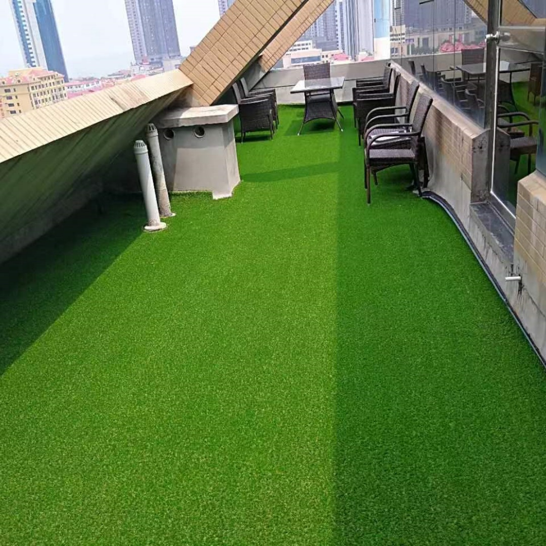 Alfombra de Césped Artificial para Exterior de 3FTx10FT, Rollo de Pasto Falso Grueso y Realista para Decoración de Patio, Balcón y Jardín, Tapete de Drenaje para Perros y Mascotas, 1.38" de Altura de Fibra — imagen 8