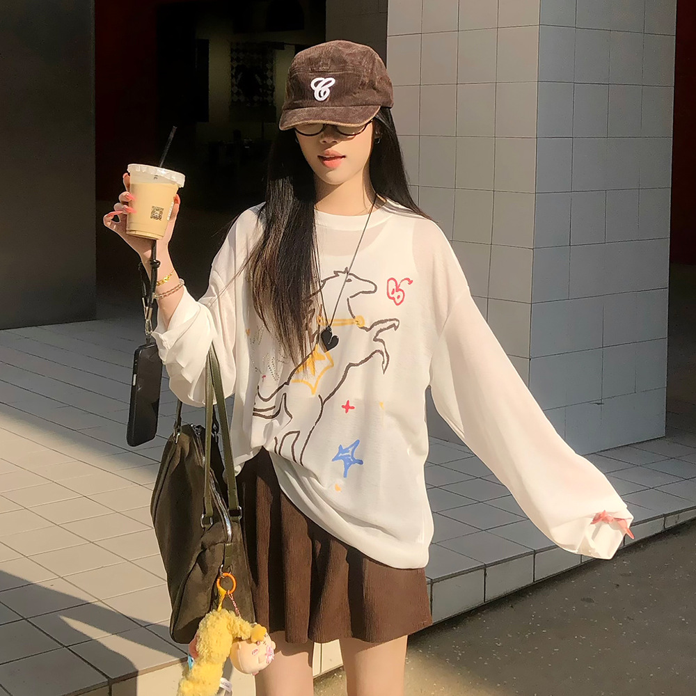 Camiseta de manga larga con estampado de caballo en relieve — imagen 3
