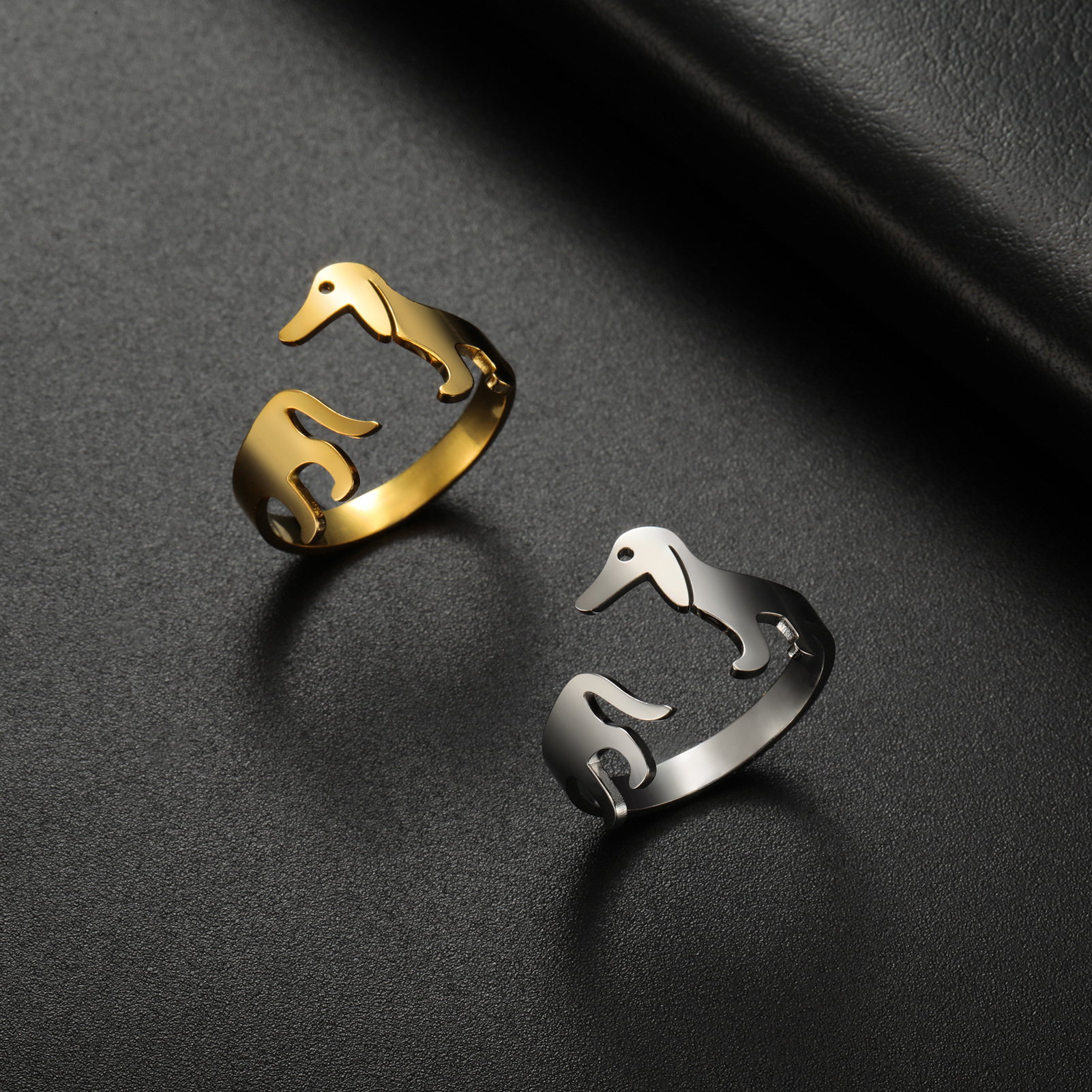 Anillo de Acero Inoxidable y Acero de Titanio en forma de Salchicha de Perro Ajustable — imagen 3