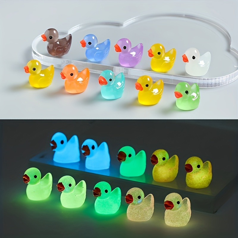 50 Piezas de Mini Patos de Resina Luminosos, Patos Miniatura que Brillan en la Oscuridad, para Jardines DIY, Casas de Muñecas, Accesorios de Pato, Micro Paisajismo, Acuarios y Decoración de Fiestas — imagen 1