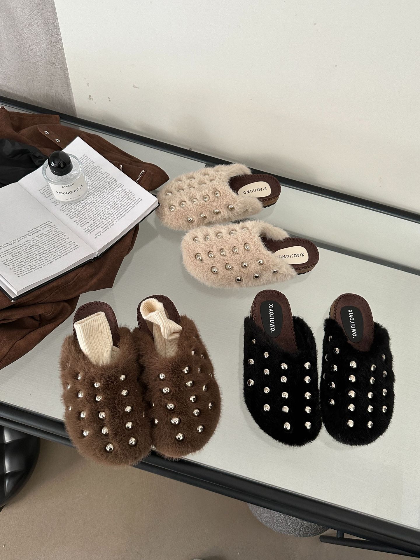 Women Flat Slipper Fashion Rivet Warm Plush Ladies Casual Slip On Mules Shoes Flat Heel Outdoor Dress Slide — image 2