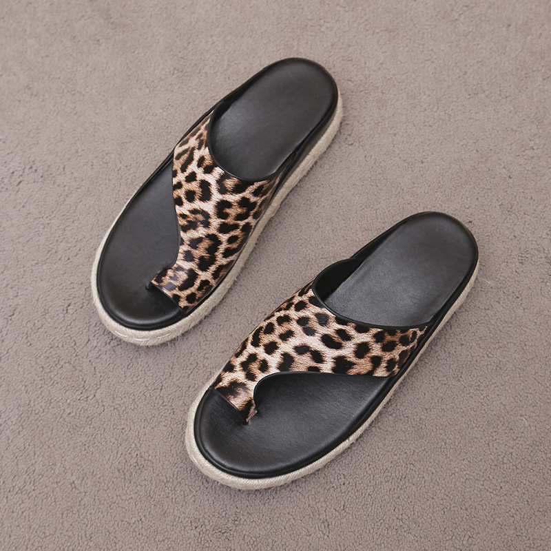 Thick Sole Slippers Women Leopard Print Toe Loop Sandals Large Size Woven Flat Shoes — image 6