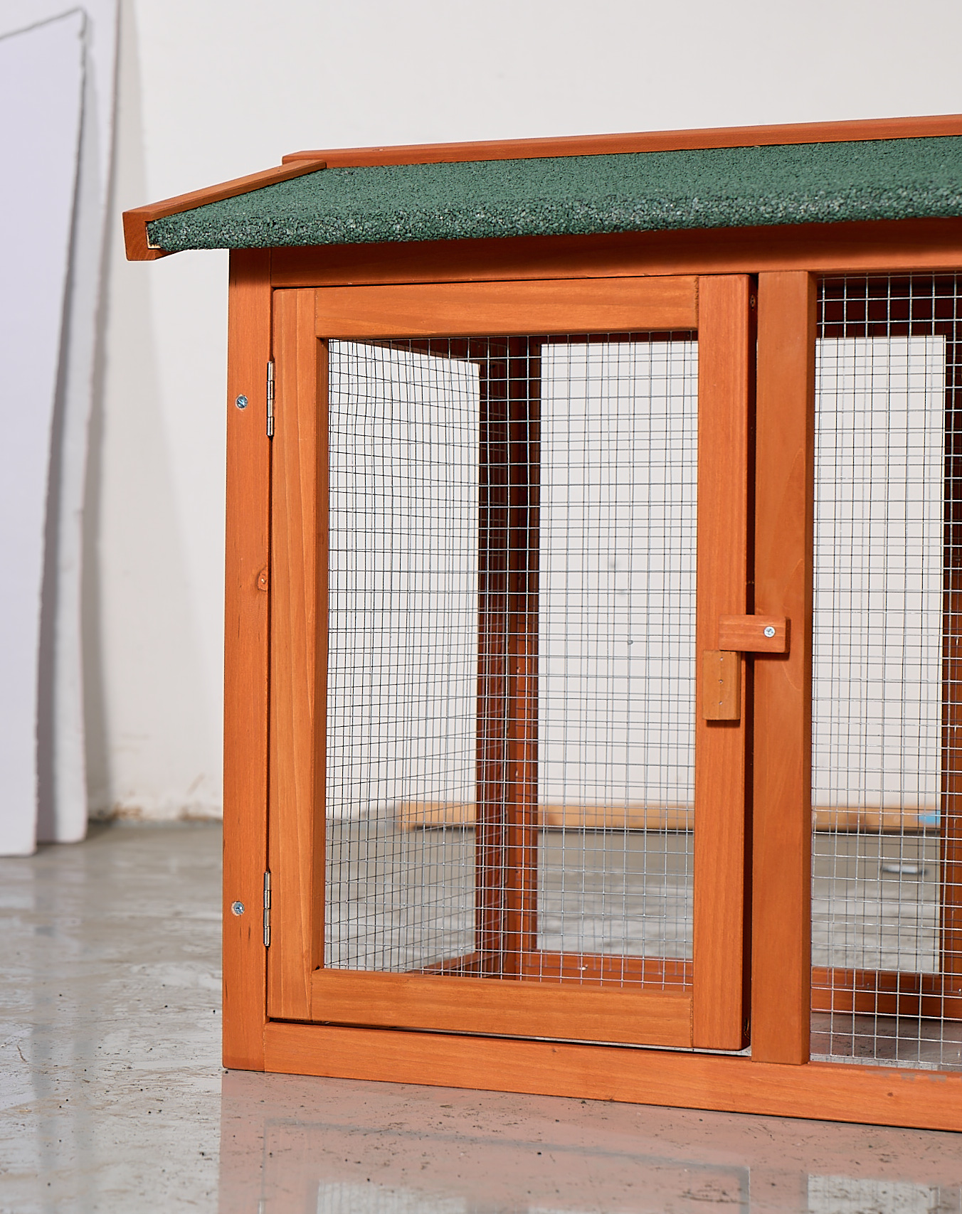 Casa para Conejos Grande de Madera, Jaula Exterior con Corral Ample, Techo Impermeable y Rampas, Caja para Animales Pequeños en Madera de Pino para Conejos, Pollos y Mascotas Menores (Marrón y Verde) — imagen 4