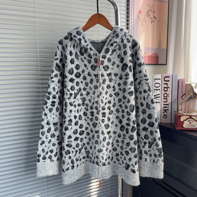 Hooded leopard print sweater — image 8
