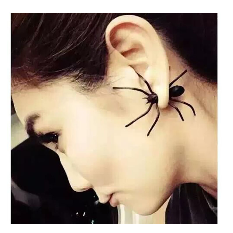 Halloween Decoration 1Piece 3D Creepy Black Spider Ear Stud Earrings for Haloween Party DIY Decoration Home Decor — image 4