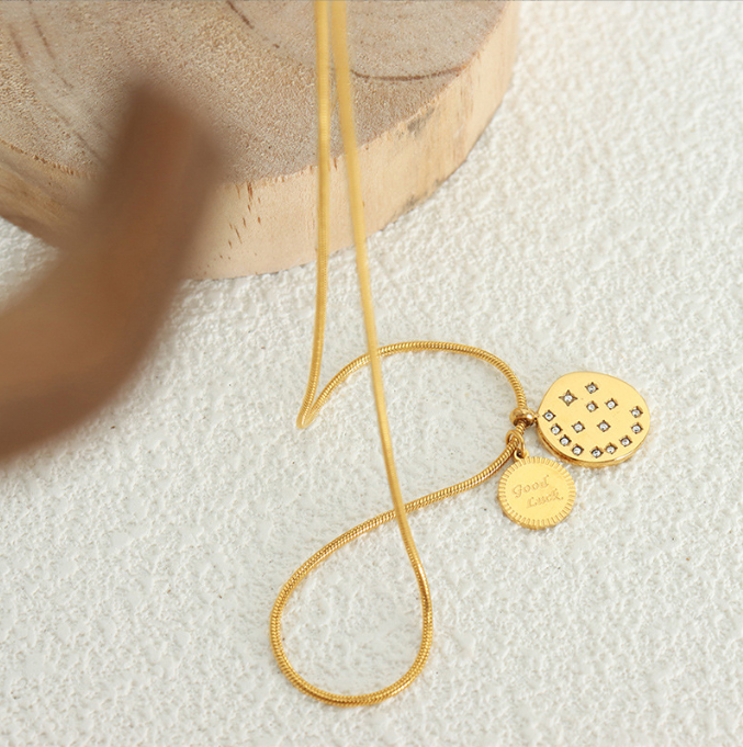 A niche design with a non fading snake bone chain circular plate inlaid with zircon pendant necklace fashionable jewelry — image 5