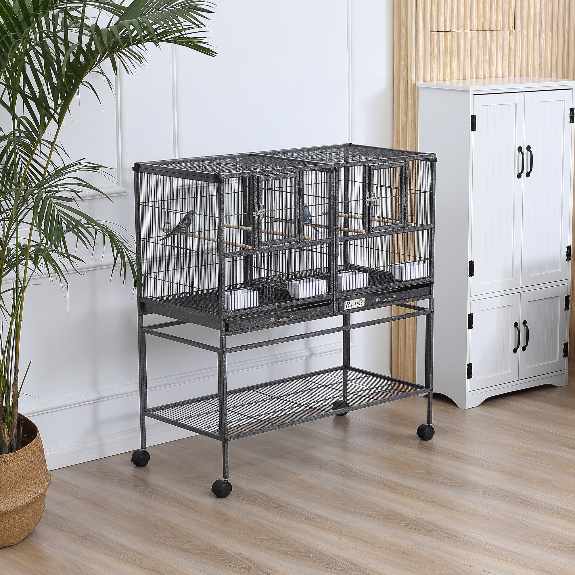 Caja de Reproducción Dividida para Aves con Soporte Rodante, bandeja metálica removible, estante de almacenamiento, percha de madera y contenedor de comida — imagen 1