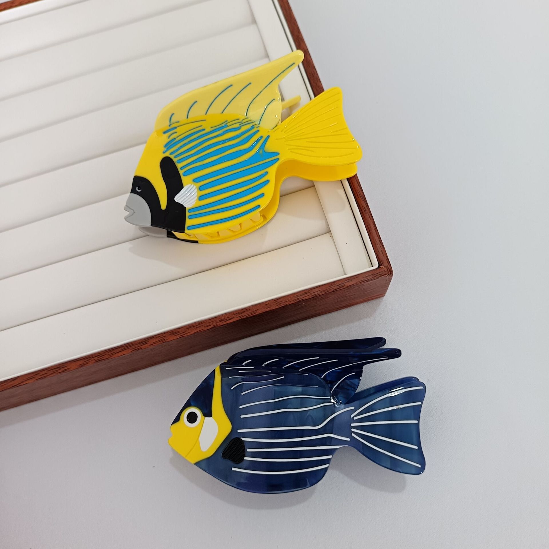 Accesorios Capilares de Conchas de Tiburón y Mariposa — imagen 9