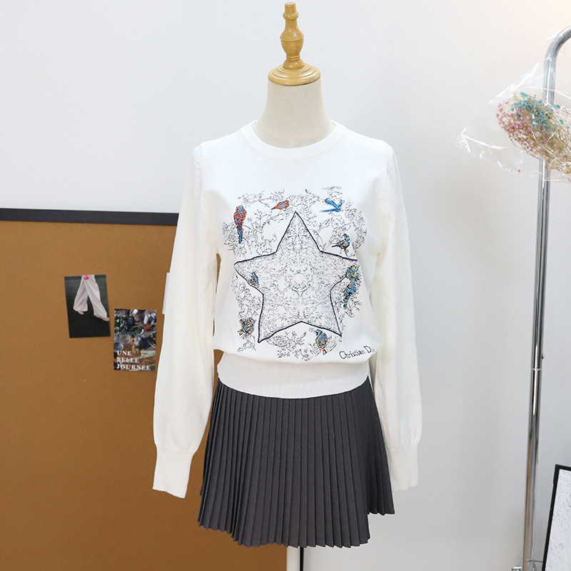 Embroidered pentagram flying bird pullover sweater for women — image 3