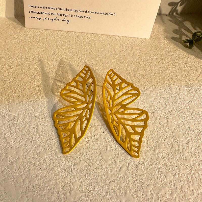 Hollow out butterfly earrings, simple and solid color fashionable earrings — image 6