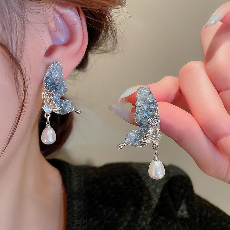 Butterfly Wing Pearl Stud Earrings Women's Niche Design High-end Earrings — image 6