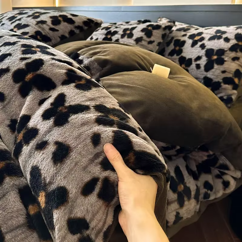 Conjunto de 4 piezas: Manta de lana térmica espesa con borde en forma de león, estampado de zorro, para cama y almohadas — imagen 5