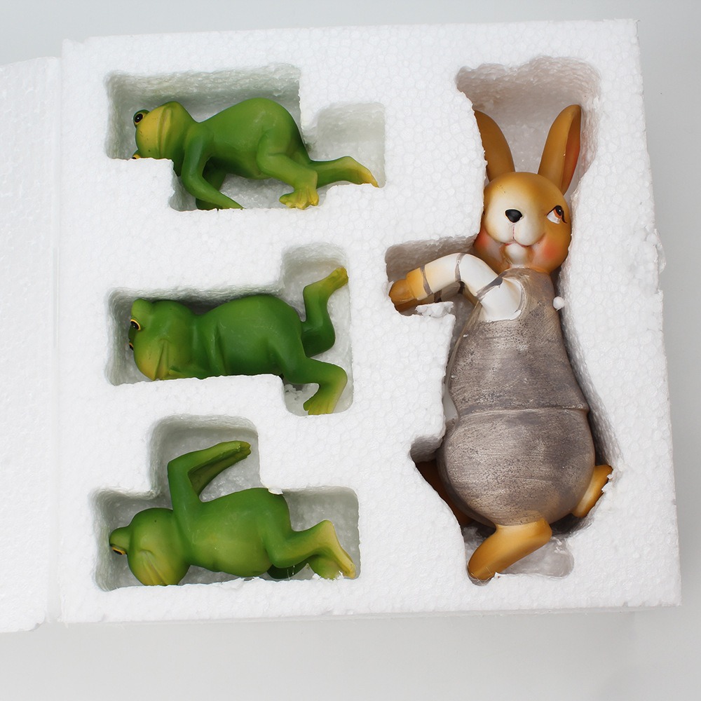 Pink cute climbing tank couple rabbit frog pendant resin — image 1