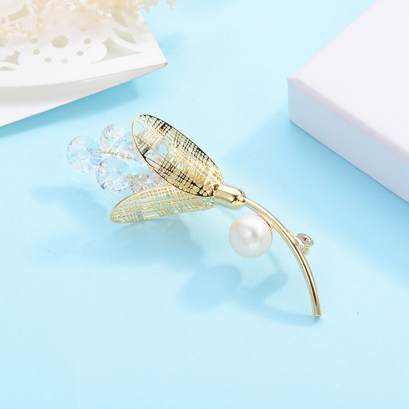 Broche de Zircón incrustado de lujo ligero y exquisito, moda de temperamento, tendencia de personalidad, accesorios de perla de agua dulce, corsage de vestido — imagen 3