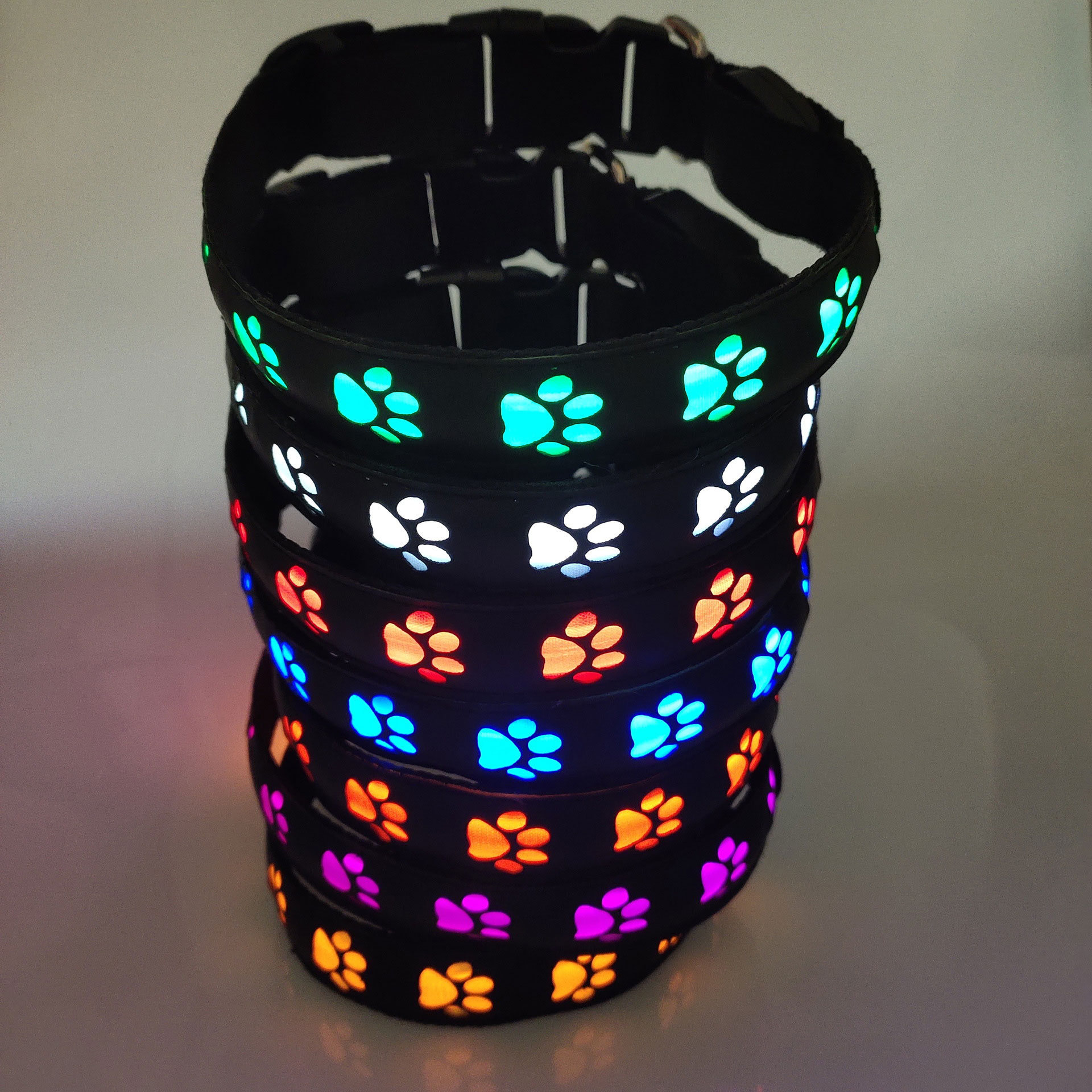 Led Rechargeable and Luminous Dog Paw Anti-Accident, Anti-Loss and Anti-Loss Light Warning Dog Collar Pet Collar — image 1