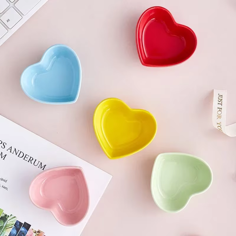 Hamster Feeding Bowl Colorful Heart Shape Ceramic Plate Food Water Bowl For Rabbit Guinea Pig Small Pets Feeder Pet Supplies — image 3