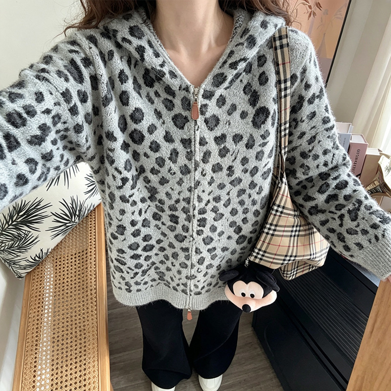 Hooded leopard print sweater — image 6