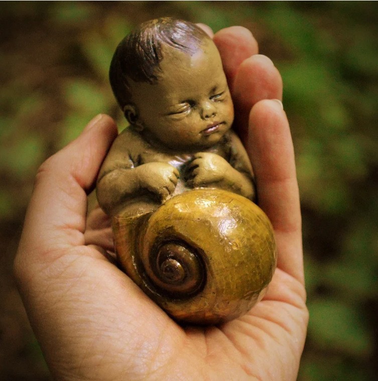 Ornamento de Resina para Jardín - Muñeca Dormida en Concha — imagen 4