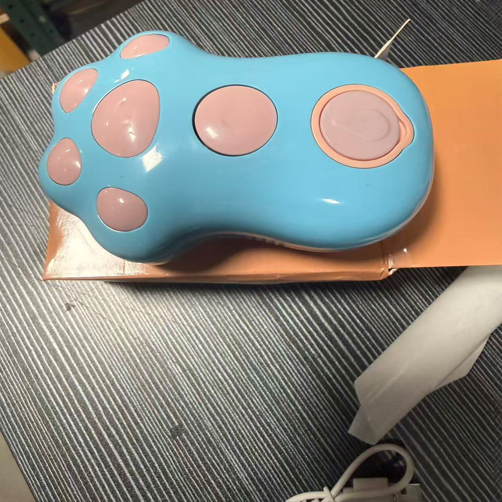 Pulidora de Vapor Recargable con Forma de Garra de Gato: Cepillo para Mascotas con Dientes de Silicón Suaves para Masaje, Pérdida de Pelo y Eliminación de Pelos — imagen 4