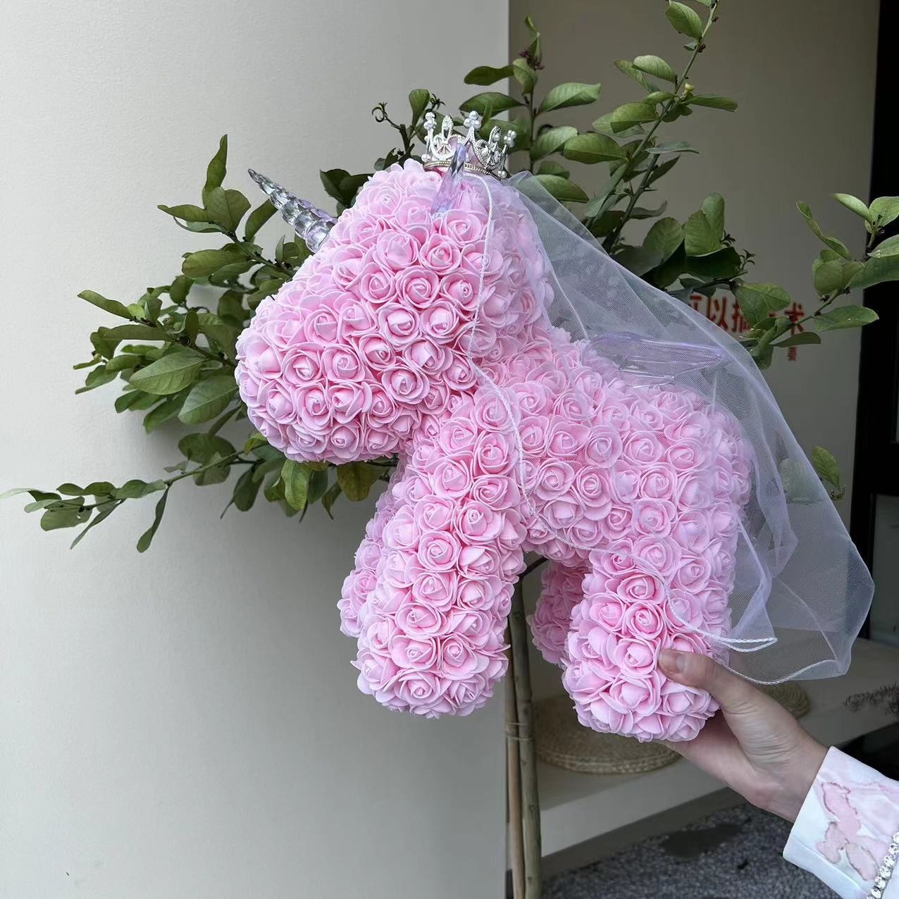 Regalo de oso de espuma de rosa de unicornio con flor eterna para San Valentín, cumpleaños y Qixi — imagen 8