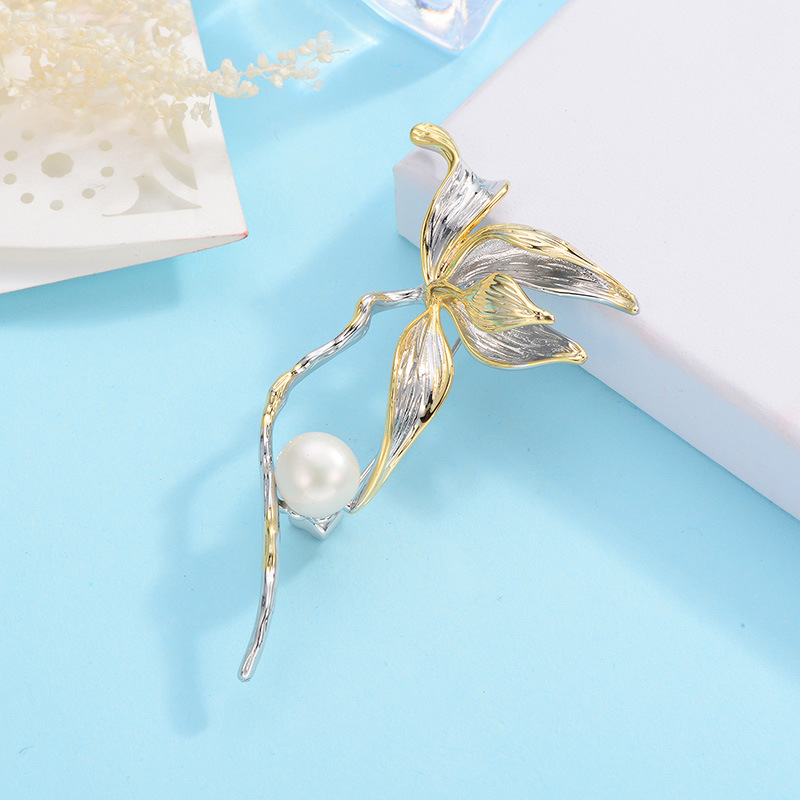 Exquisite Fashion Temperament Iris Brooch Freshwater Pearl Brooch Dress Pin — image 1