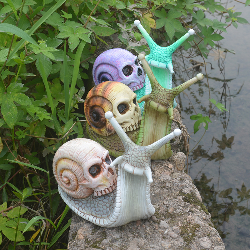 Halloween Skull Snail Skull Sculpture Gothic Garden Home Decor Resin Crafts — image 2