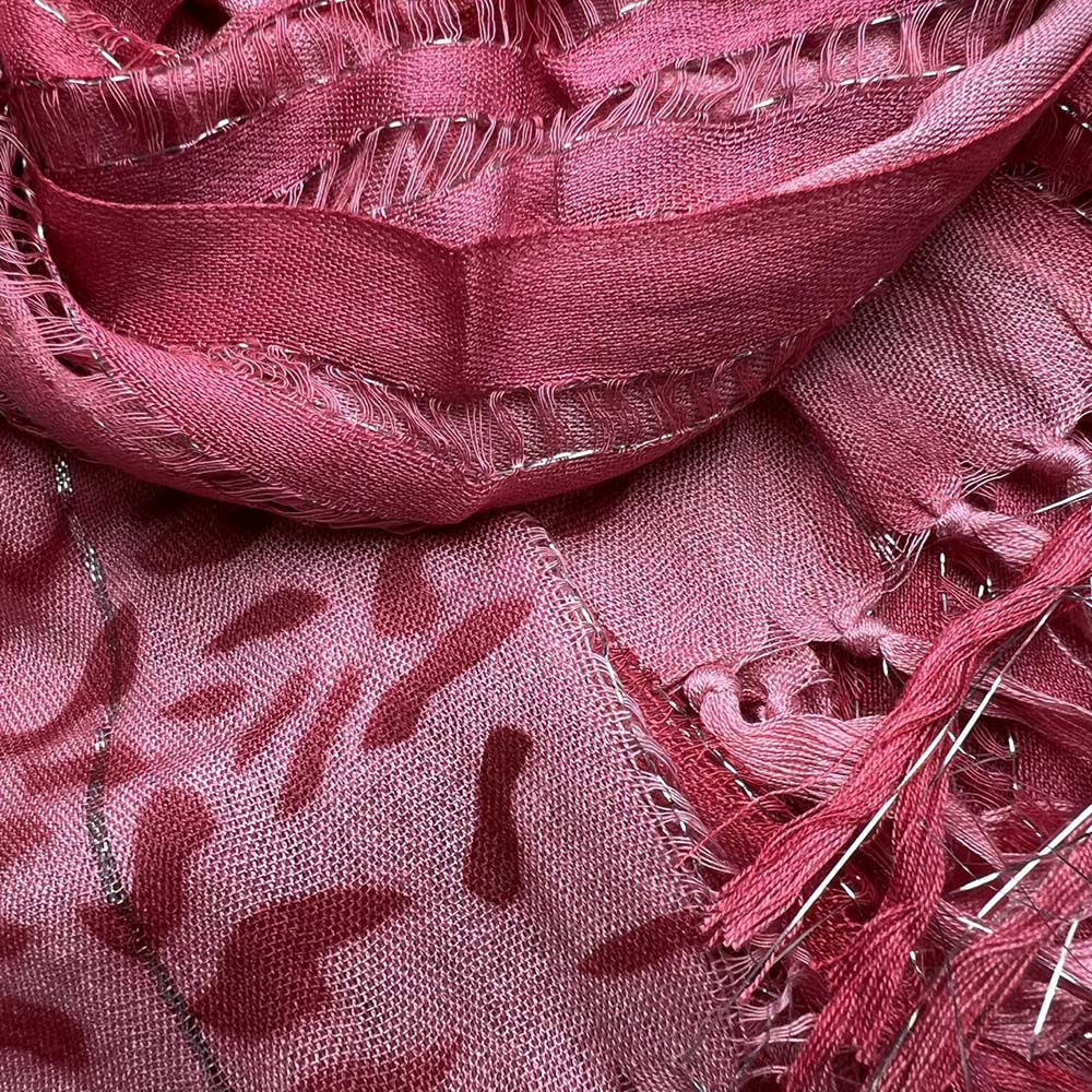 Pañuelo de Visco Rosa con Leopardo Metálico - Pañuelo Bohemio Largo 67''x24'' — imagen 4