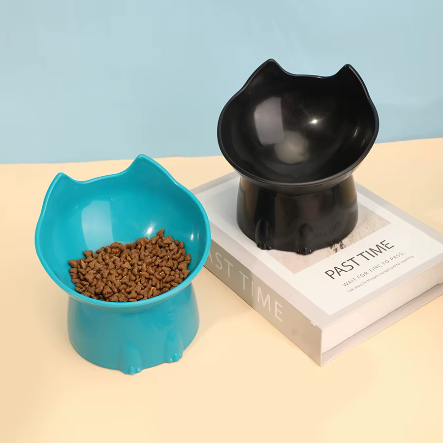Comedor Elevado WhiskerWare para Gatos con Borde Inclinado y Protección de Cuello, Plástico Antideslizante contra Derrumbes para Alimentación Canina Segura — imagen 3