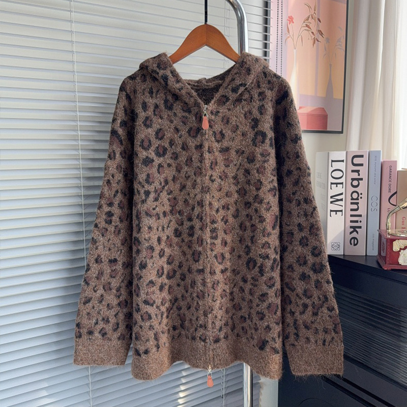 Hooded leopard print sweater — image 7